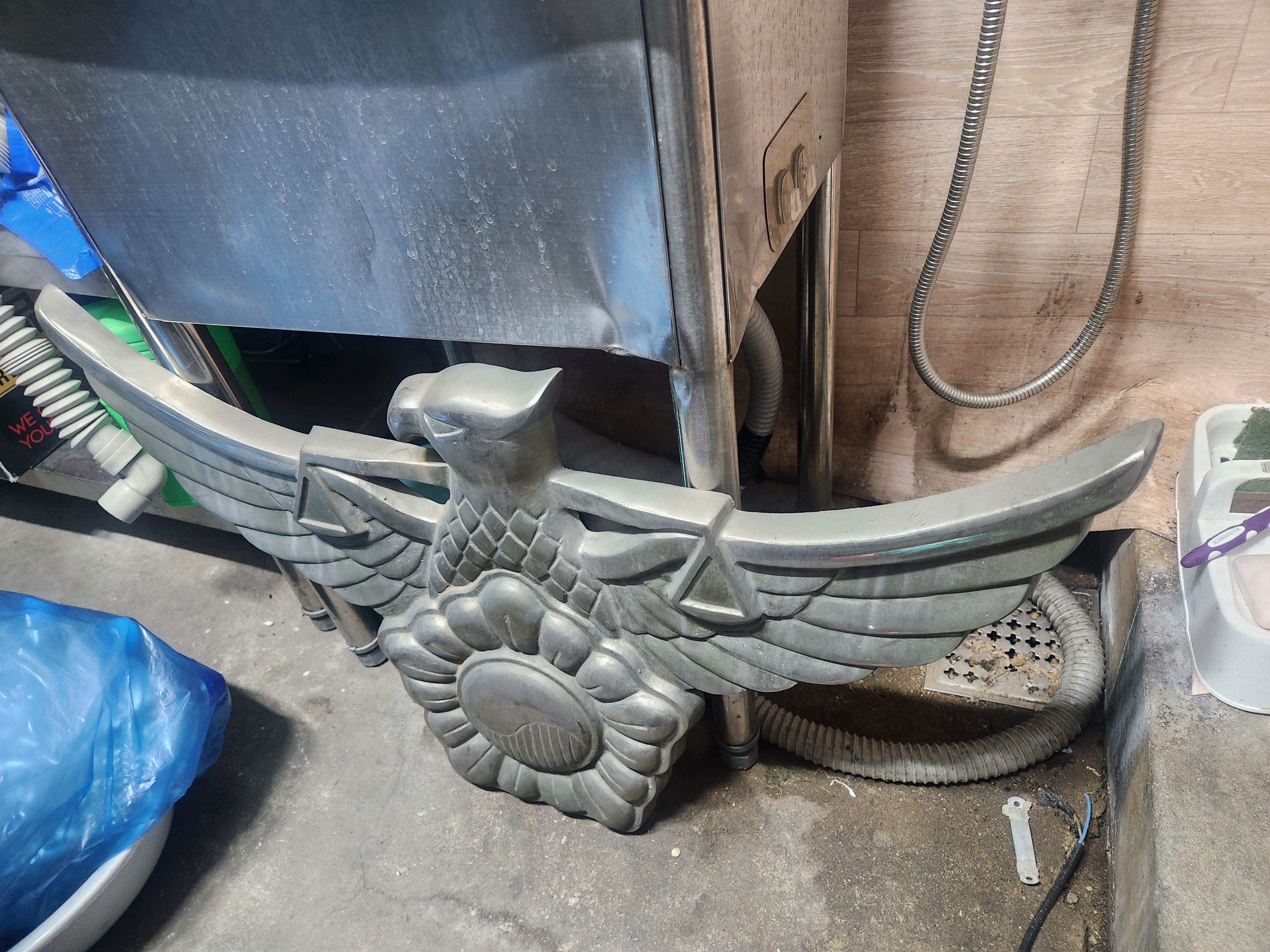 경찰 독수리 동판