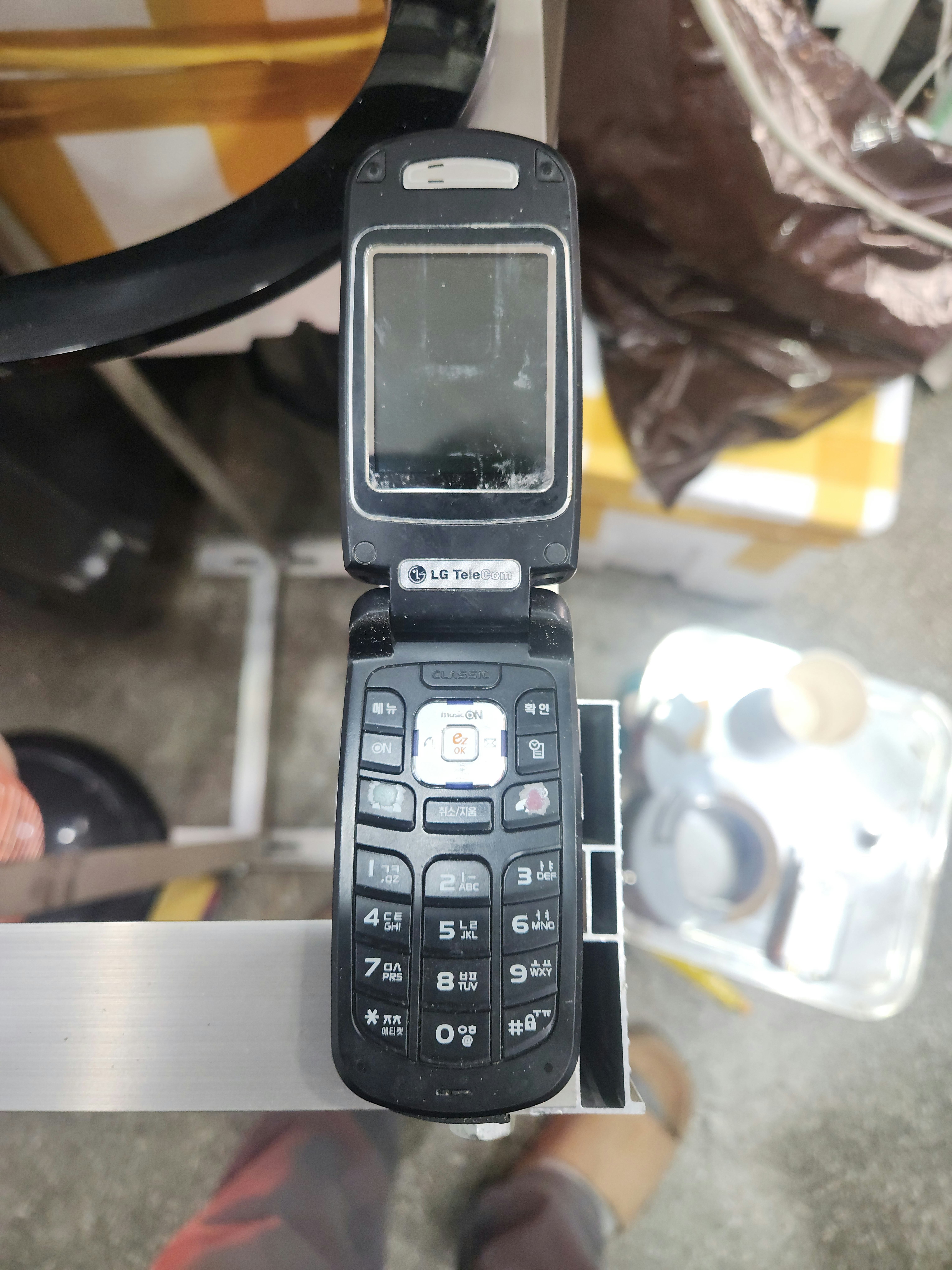 팬택 큐리텔 휴대폰